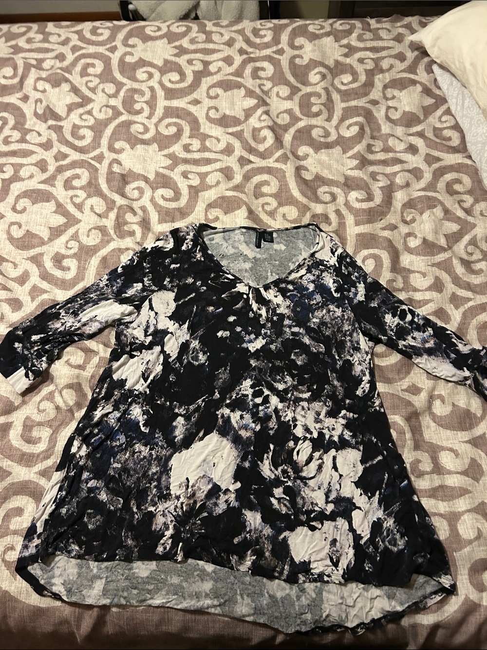 Cynthia Rowley Black & White Abstract V-Neck Tunic